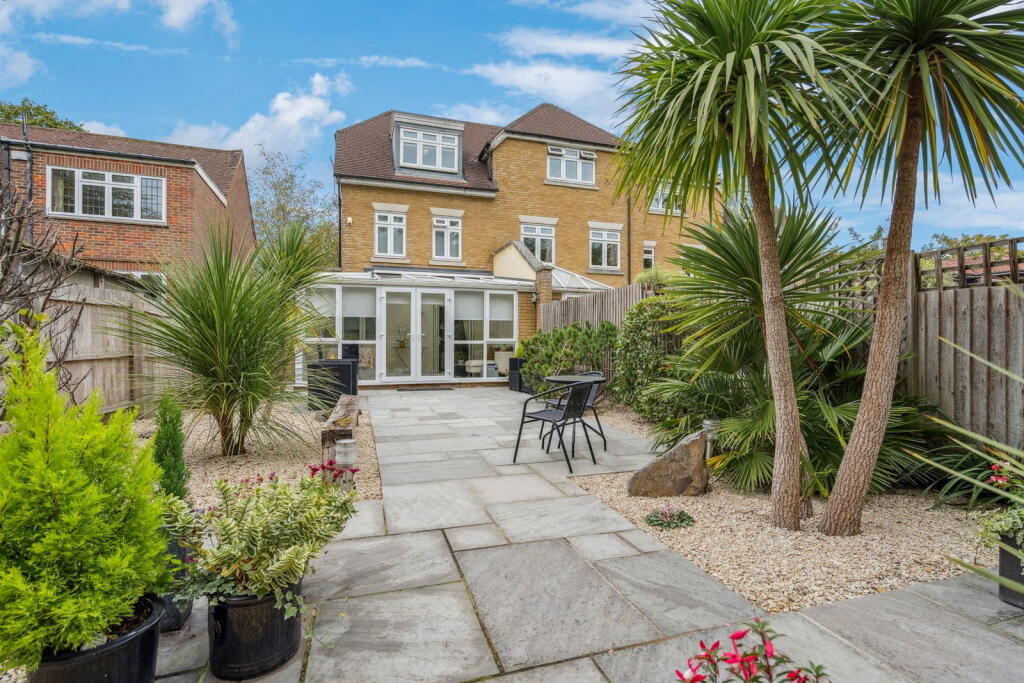 Main image of property: Ducks Hill Road, Northwood, HA6 2RJ