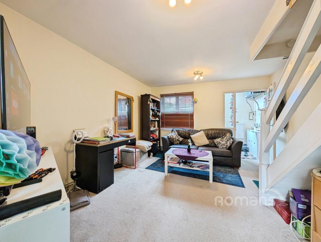 House in Reading, Lower Earley, Earley - View 4