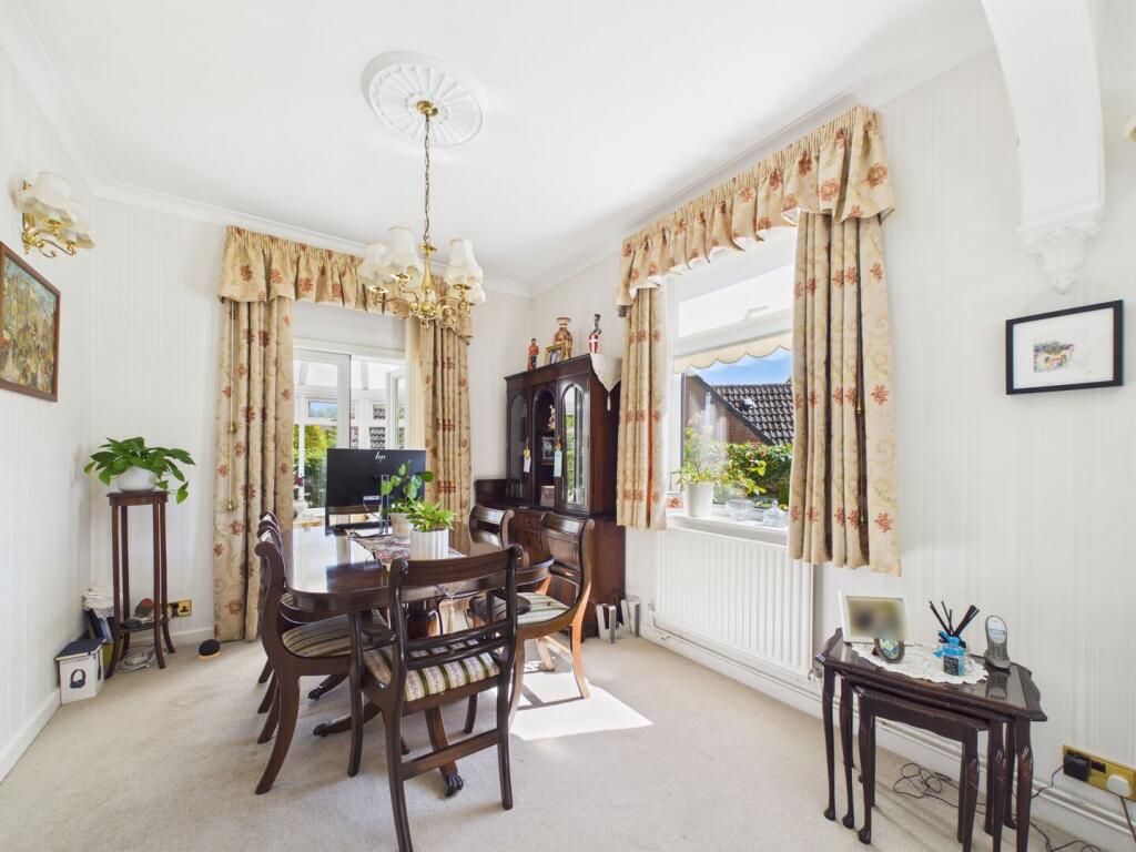 Firsway, Wightwick, Wolverhampton, WV6  photo 4