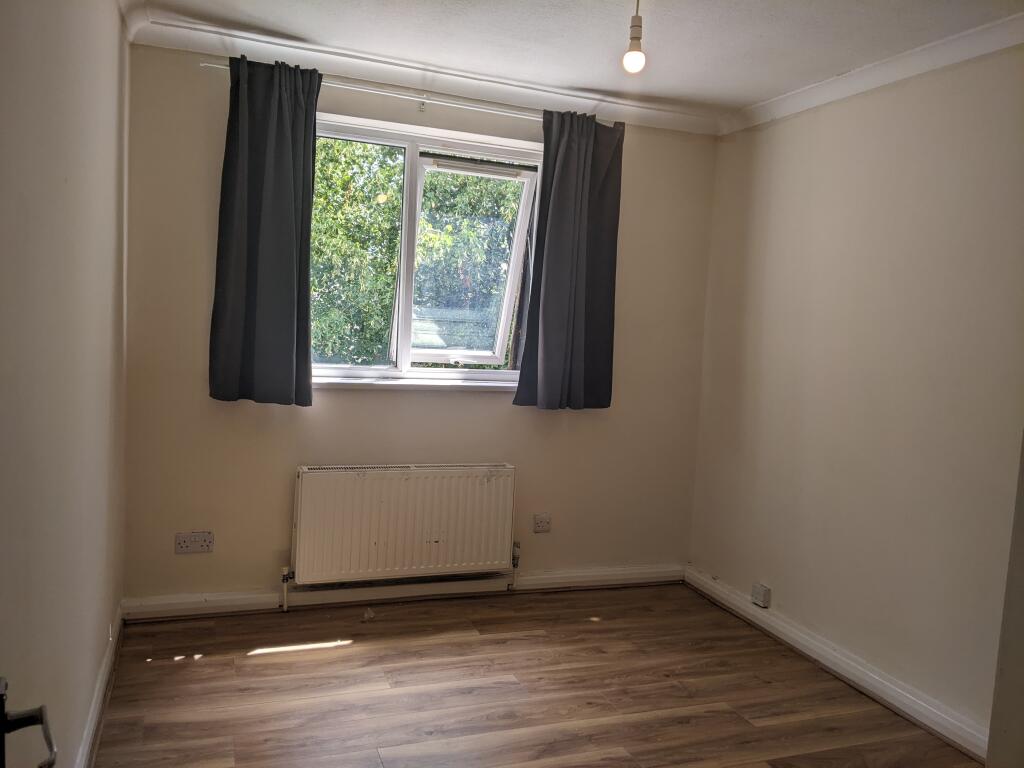 Apartment in Sutton - View 4