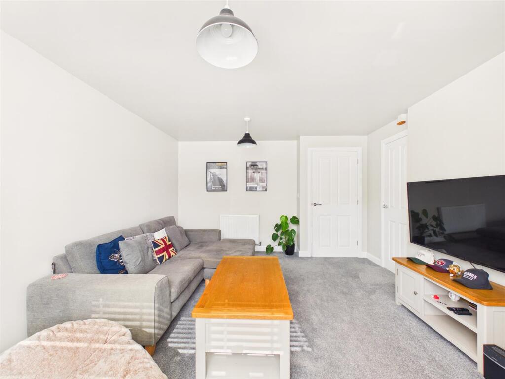 House in Hull - View 4