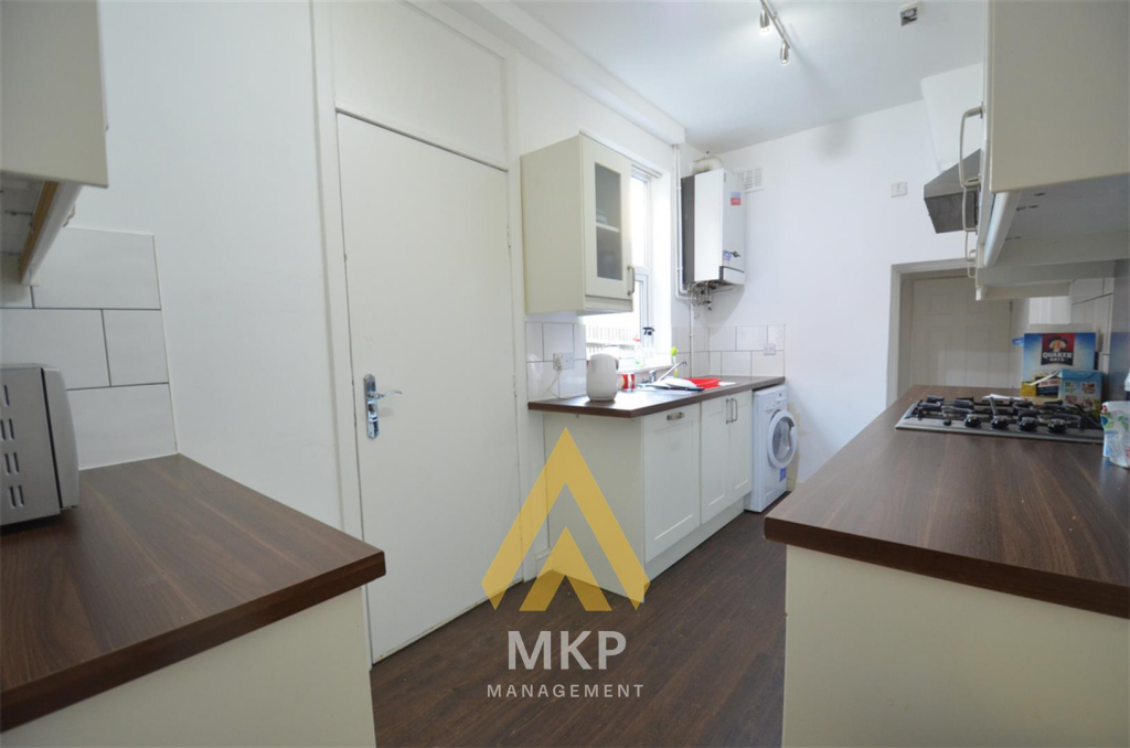 5 bedroom terraced house for rent