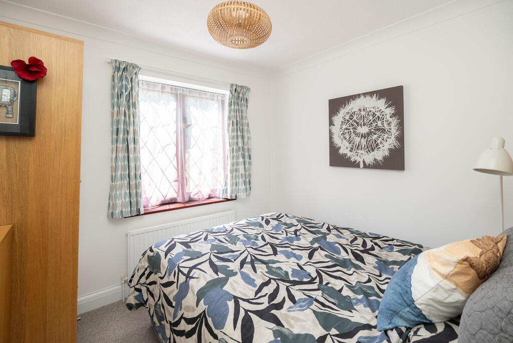 Apartment in Mole Valley, Tower Hill, Dorking - More