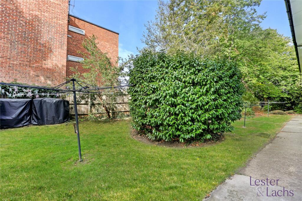 Churchfields, South Woodford, London, E18 photo 4