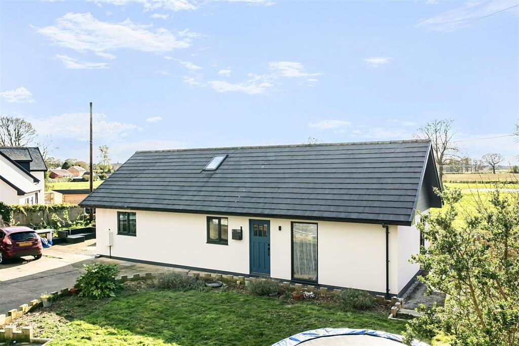 3-bed detached on Lane End, Penley, Wrexham., £250,000
