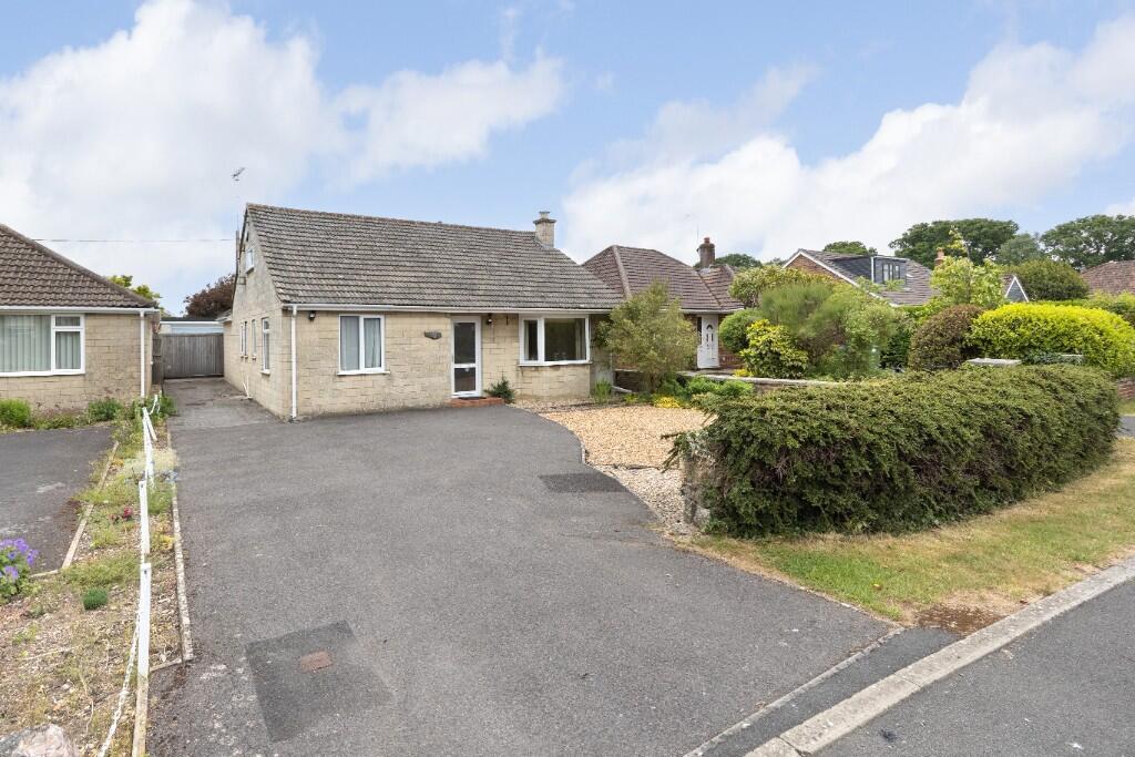 2-bed detached on Clarendon Road, Trowbridge, £325,000