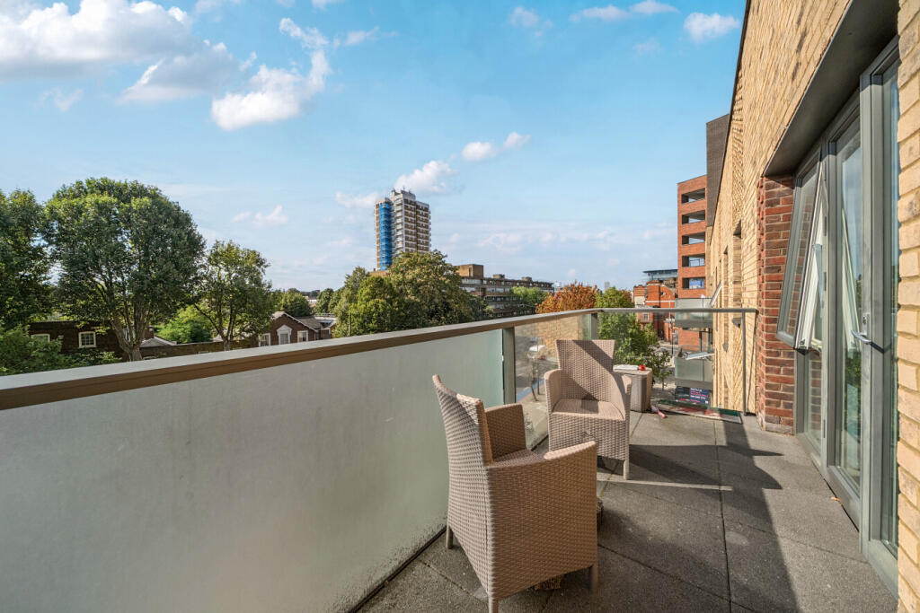 Apartment in London - View 5