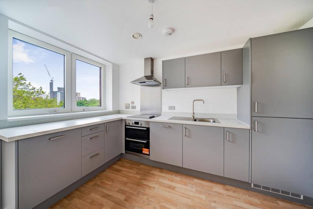 Apartment in London, Roding Riverside, Thames View - View 4