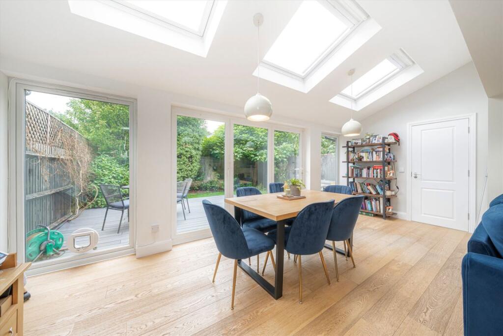 House in Weybridge - View 4