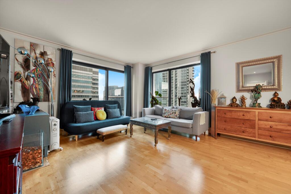 Main image of property: South Quay Square, London, E14
