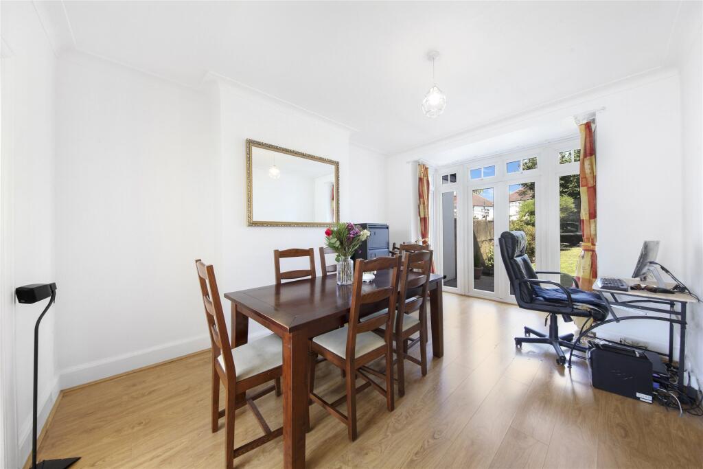 House in London, Grahame Park, Mill Hill - View 4