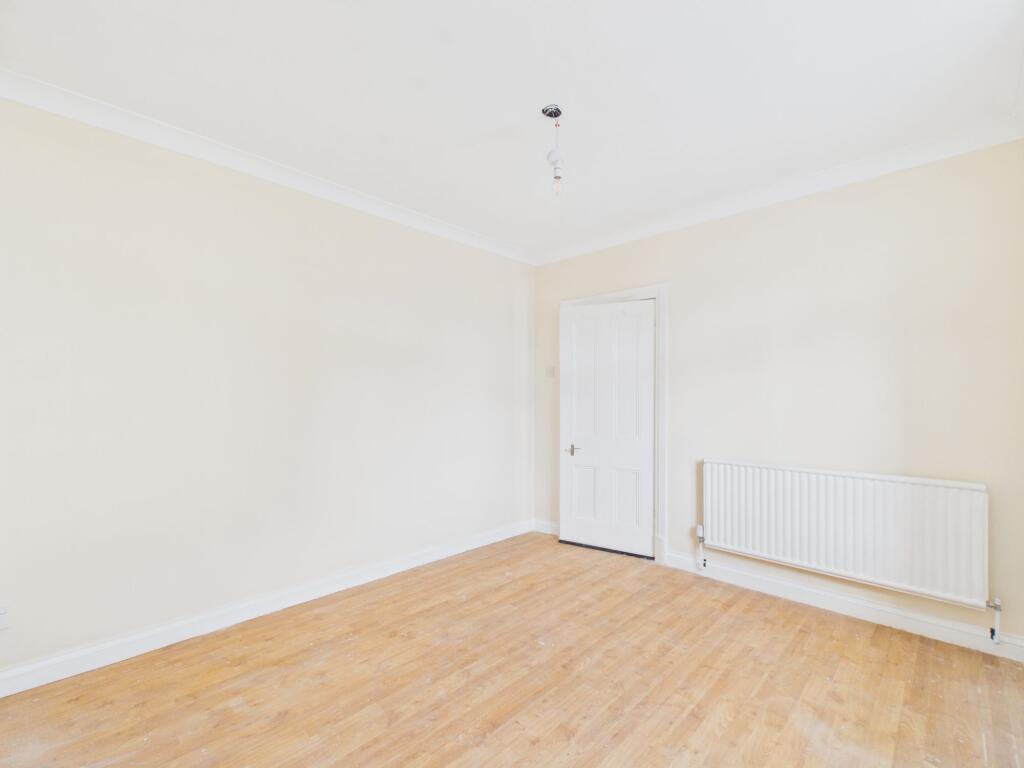 House in Clydach, Aberclydach - More