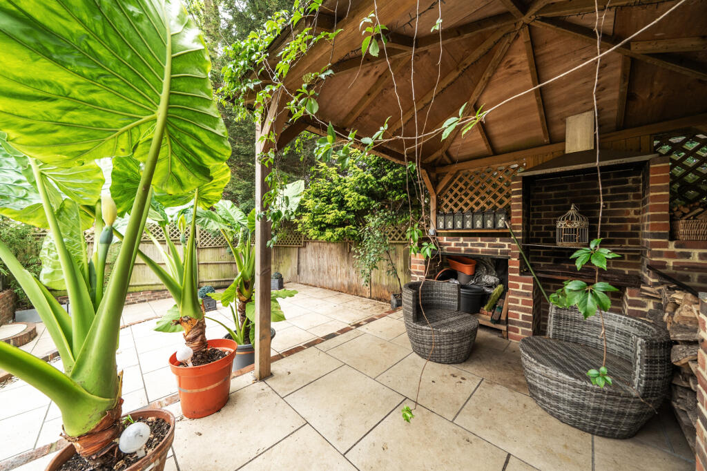 Firs Close, Horsham, RH12 - View 6
