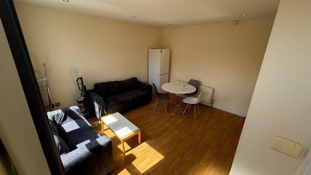 Norman Grove, Kirkstall, Leeds, LS5 3JH - View 5