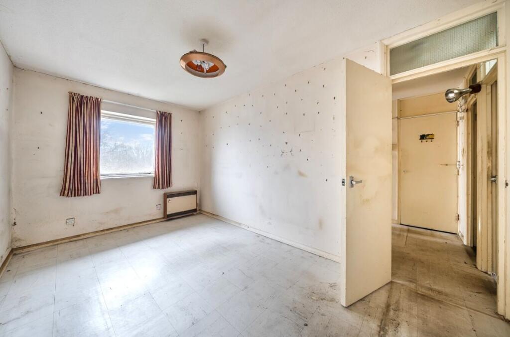 Apartment in Sutton - View 5