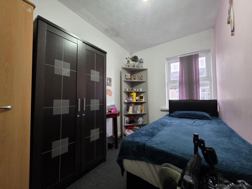 House in Wolverhampton, All Saints, Goldthorn Park - View 5