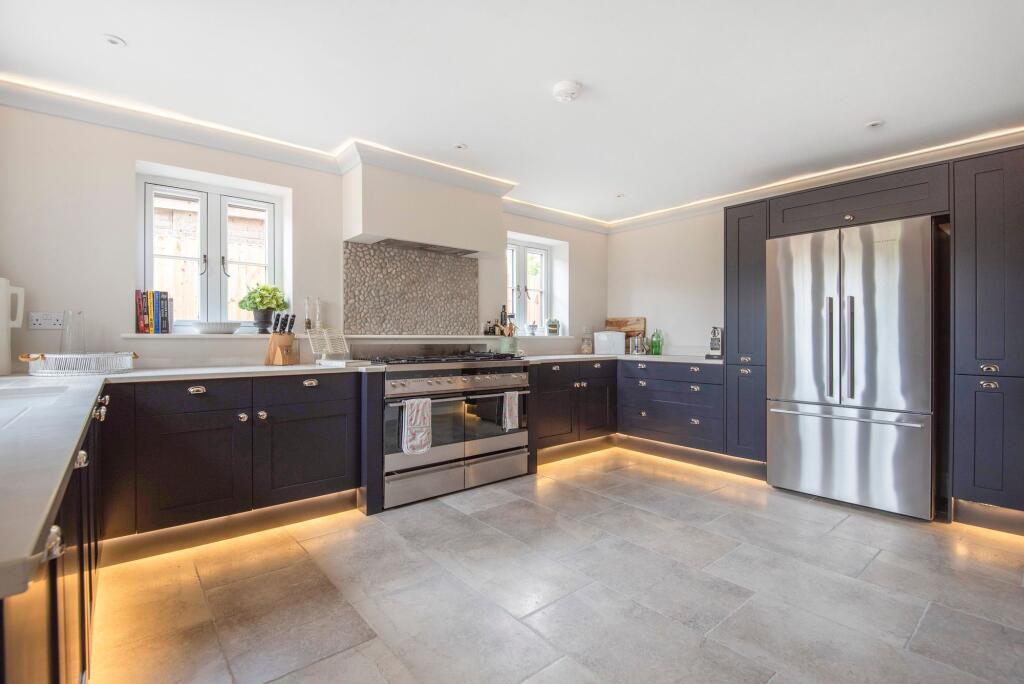 Beautifully Presented Brick and Flint Home in Docking photo 2