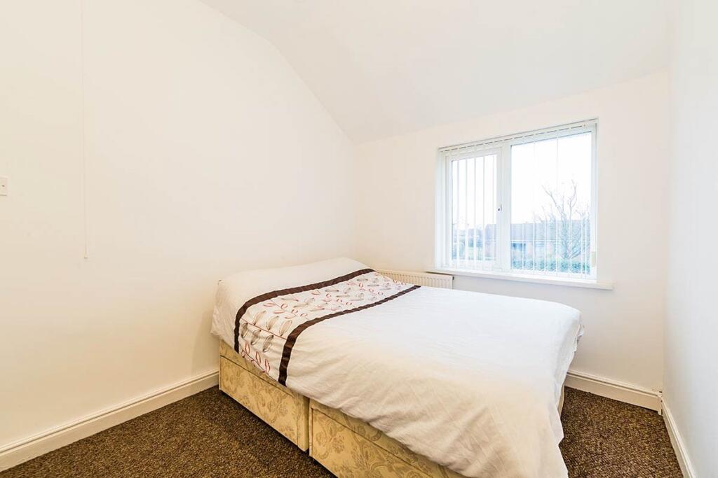 House in Doncaster, Rossington - More