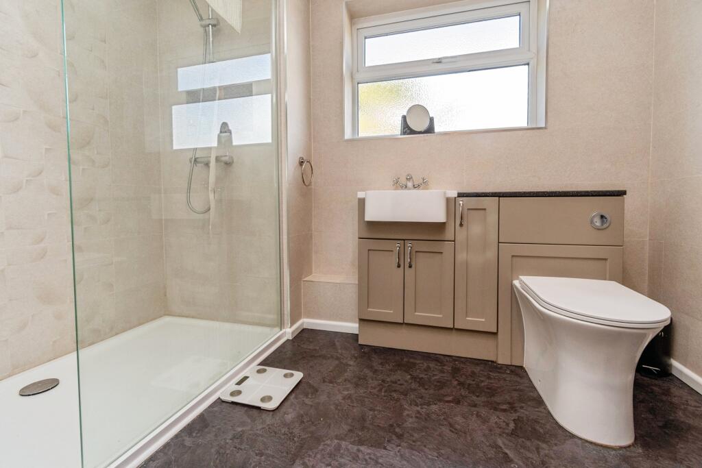 House in Lichfield, Burntwood - View 4