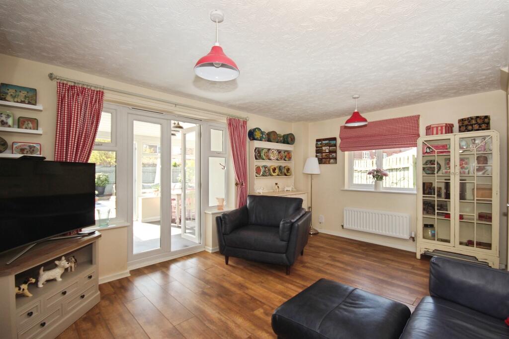 House in Warwick - View 4