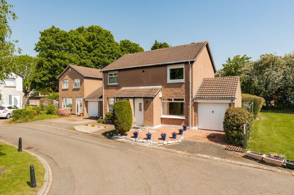 Main image of property: 15 Gyle Park Gardens, Edinburgh, EH12 8NG