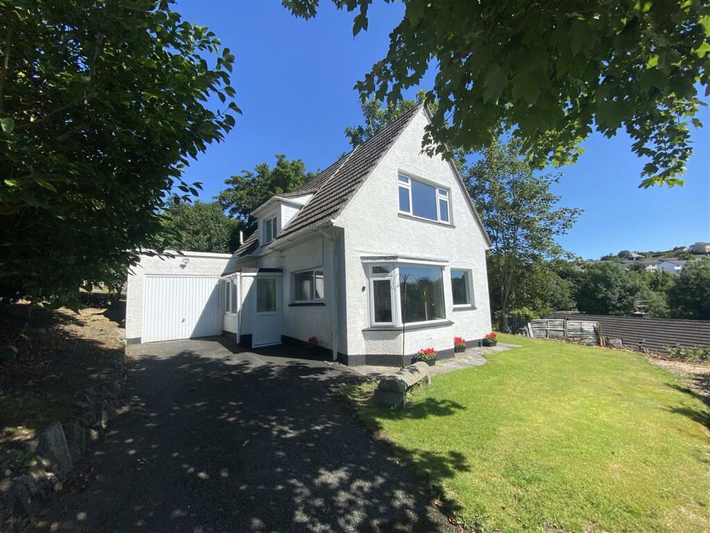 3-bed detached on St. Stephens Hill, Launceston, £300,000