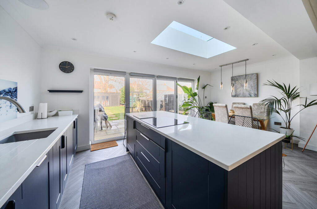 Thicket Road, Tilehurst, Reading – pohled 2