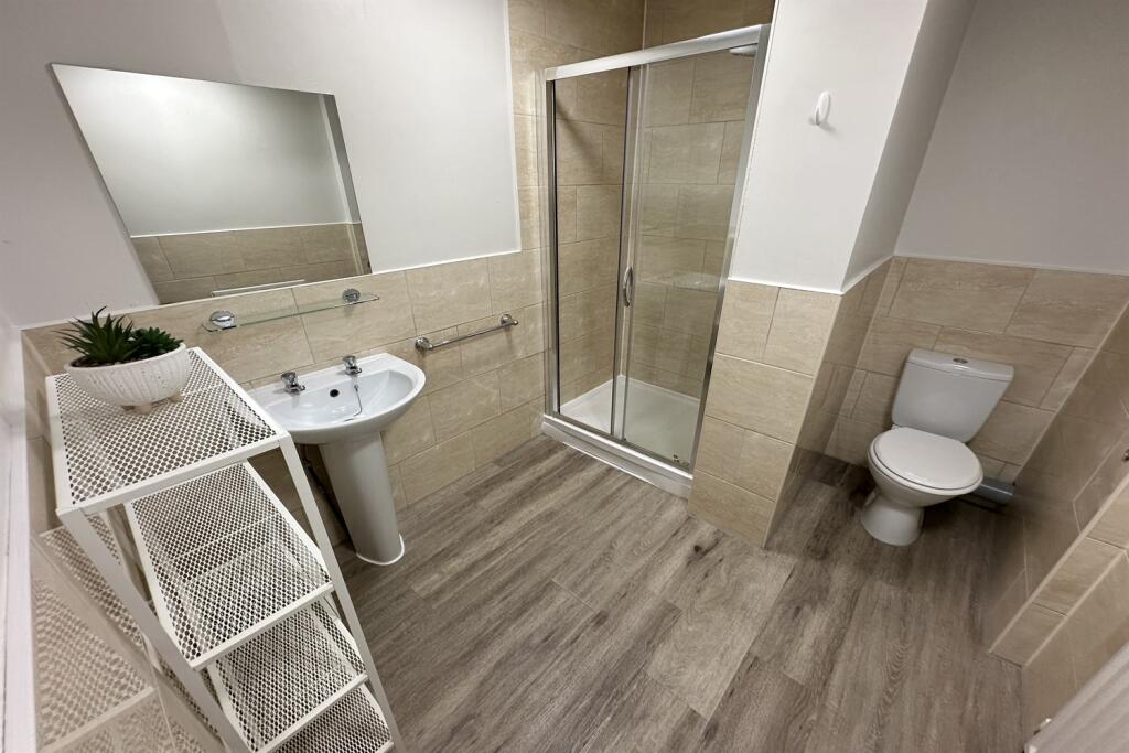 House in Sheffield, South Yorkshire - View 4