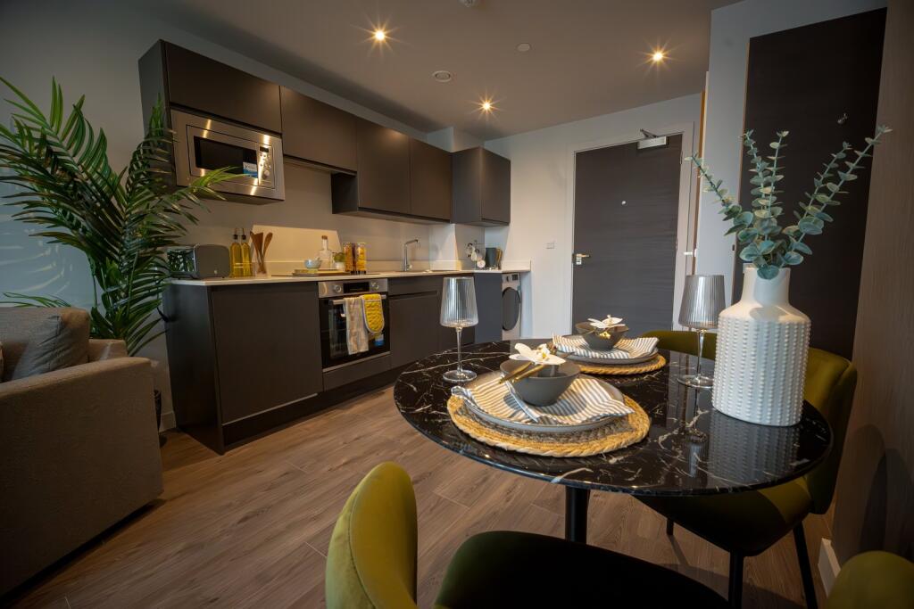 6% Projected Rental Yields | Embankment Exchange, Manchester – Spacious 1 Bed, Ready-Made Investment photo 2