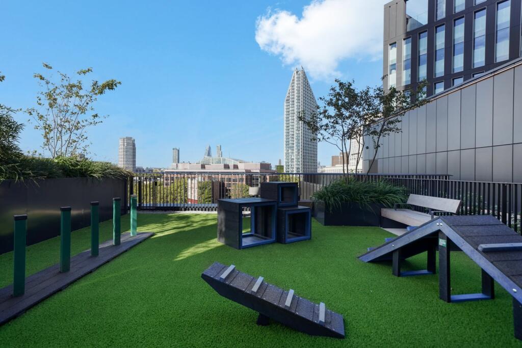 Apartment in London, Browning Estate, Elephant and Castle - More