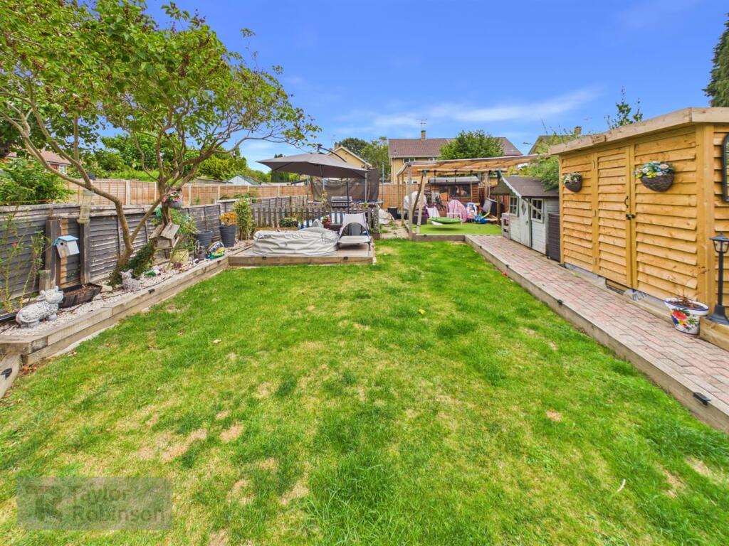 House in Crawley, Worth - More