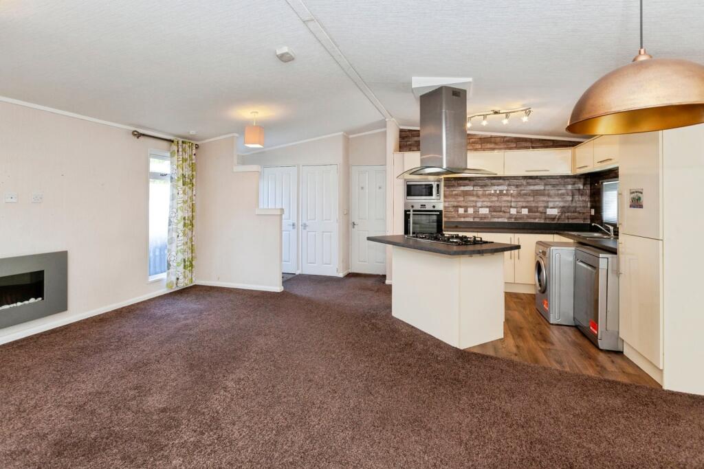 Brownfield Gardens, Maidenhead, Berkshire, SL6 photo 4