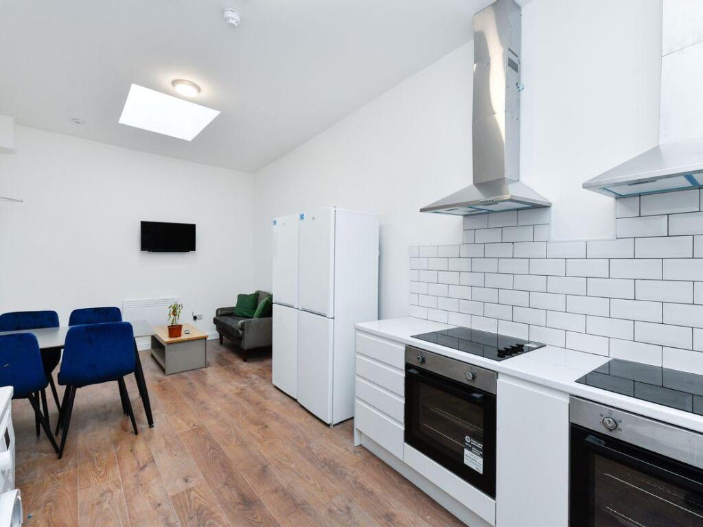 House in Nottingham - View 4
