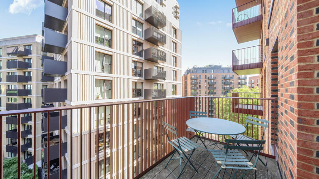 Apartment in London - More