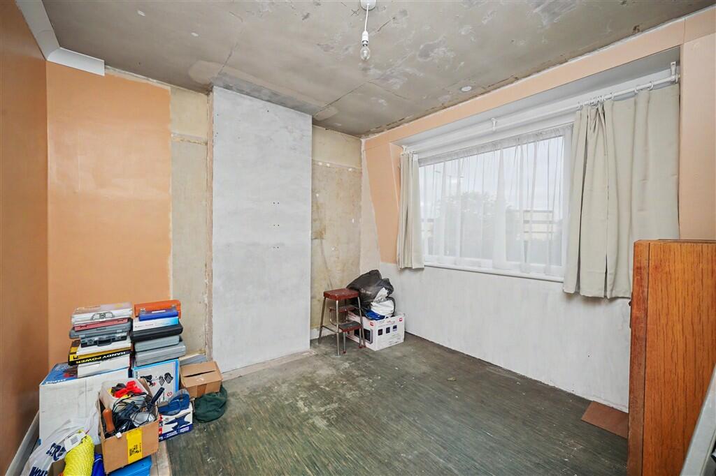 House in Kingston upon Thames - More