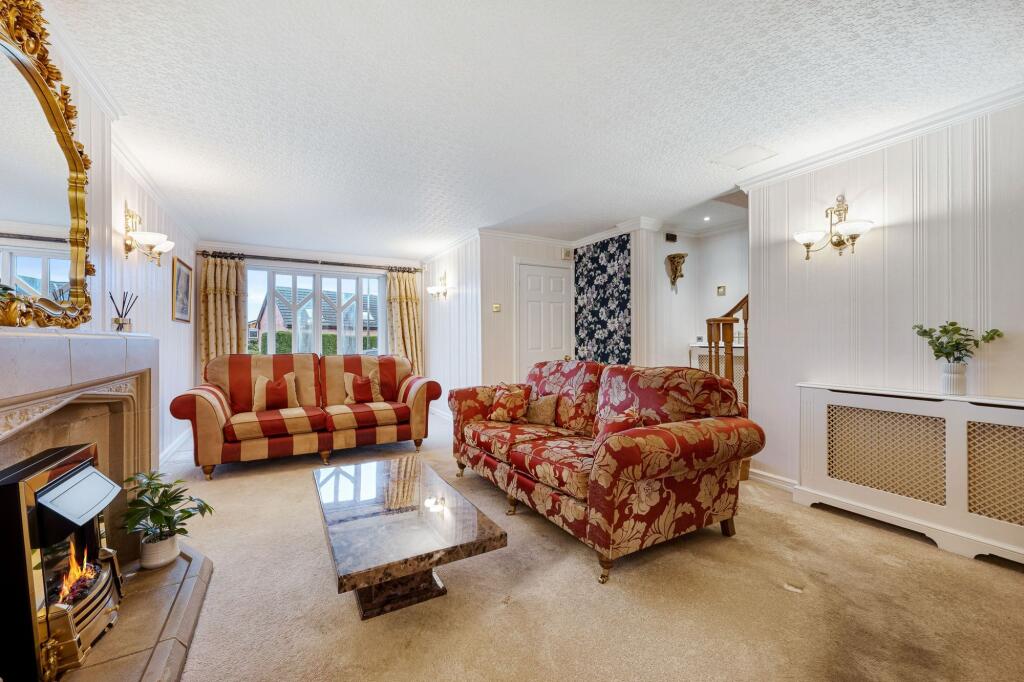Larkfield Close, Greenmount photo 3