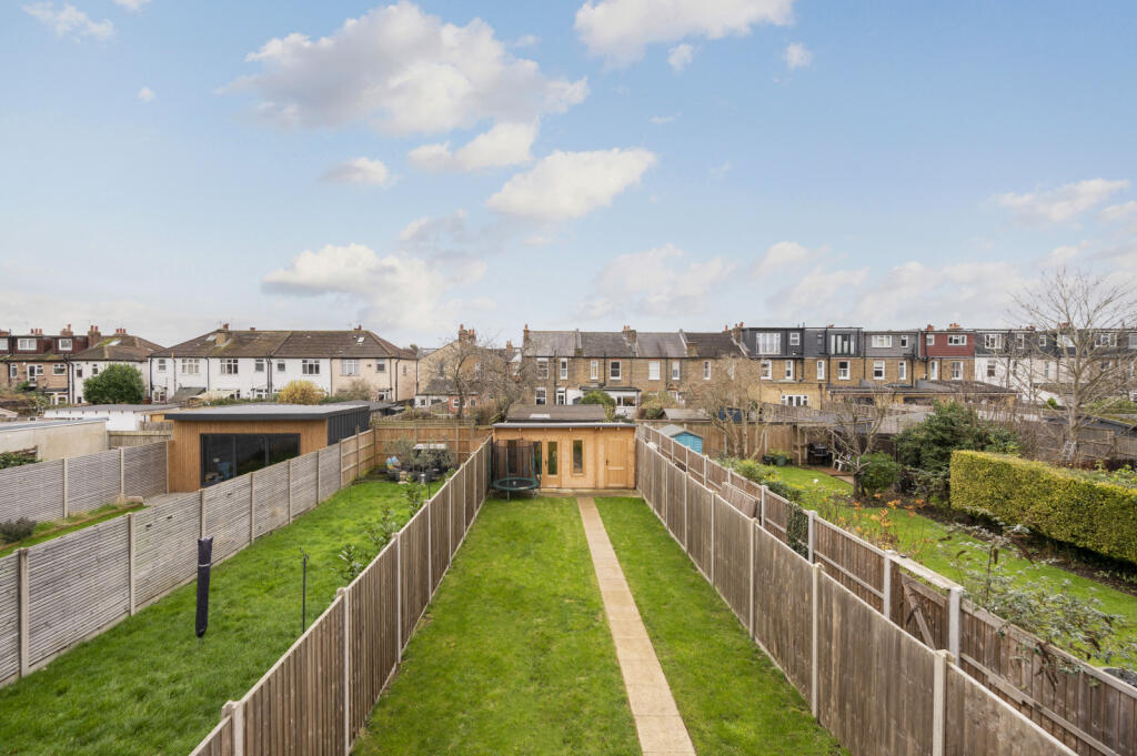 House in London, Tolworth - View 4