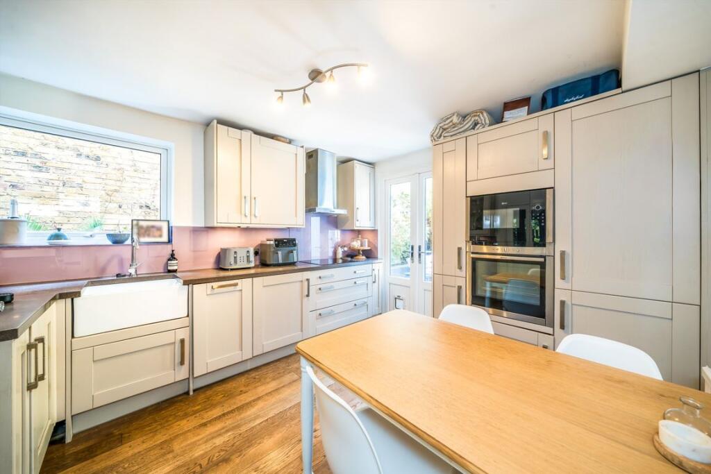 Apartment in London - More