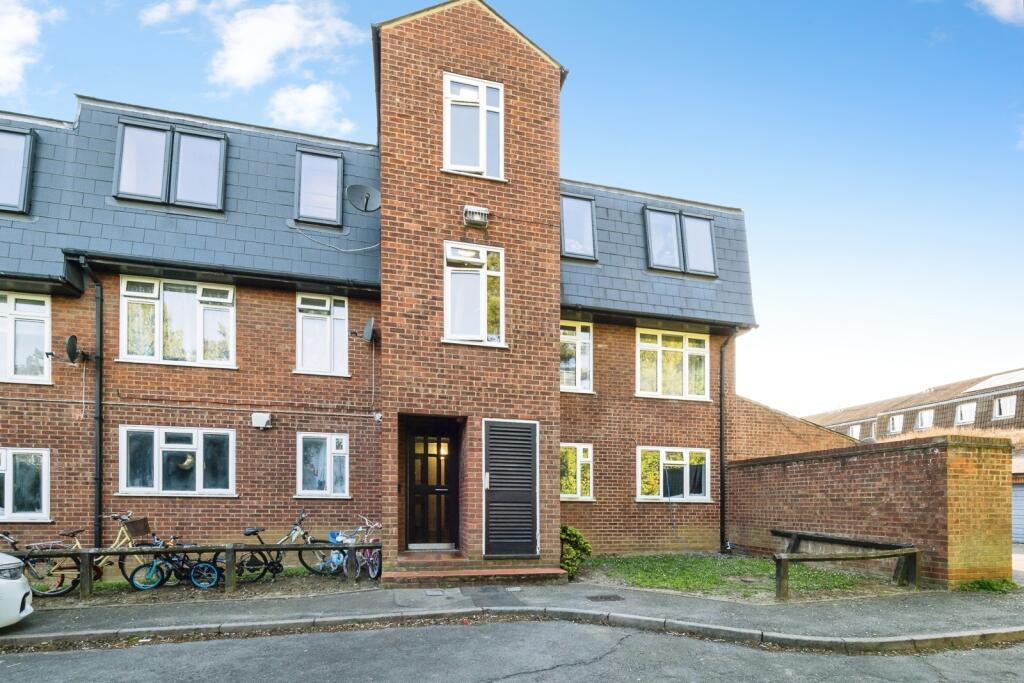 Main image of property: Limes Avenue, Chigwell, Essex, IG7