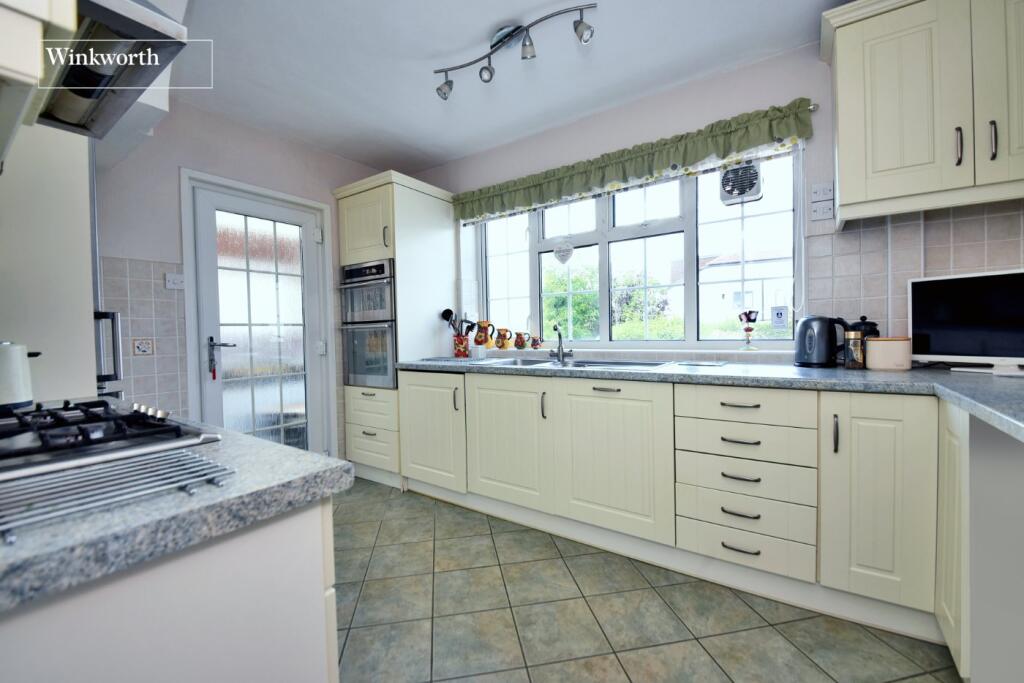 House in Sutton - More