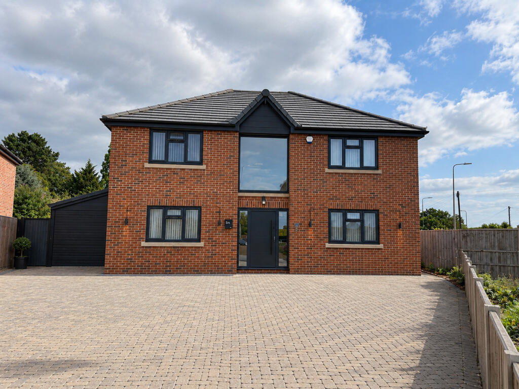 4-bed detached on Old Bath Road, Reading, RG31, £695,000