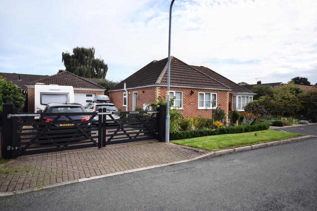 Manor Park, Legbourne, LN11 photo 2