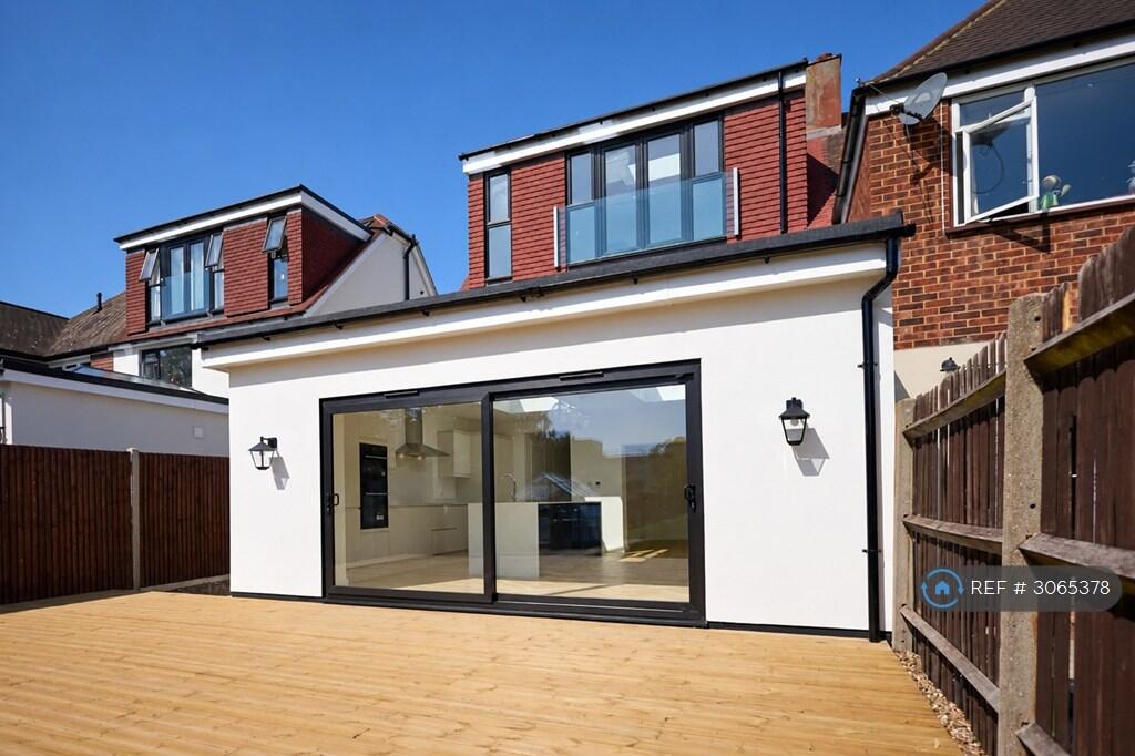House in Dartford - More