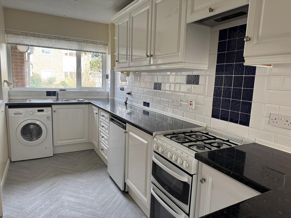Holmewood Close, Wokingham, Berkshire photo 4