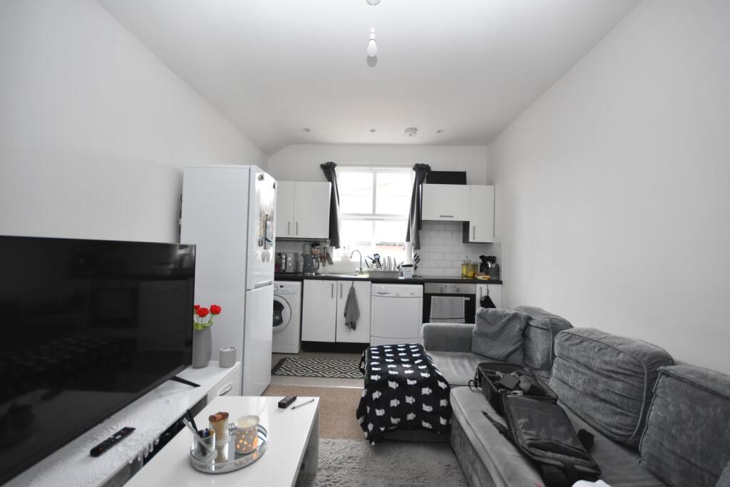 Apartment in Northampton, West Northamptonshire - View 2