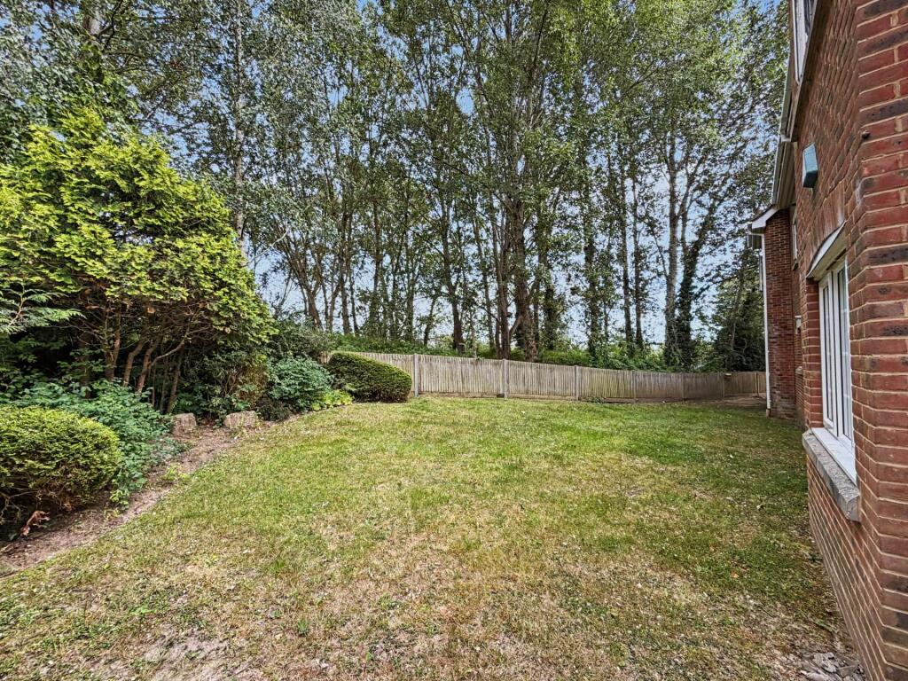 Dragoon Way, Christchurch, Dorset, BH23 photo 4