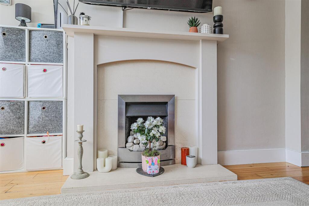 House in Dacorum, Gadebridge - More
