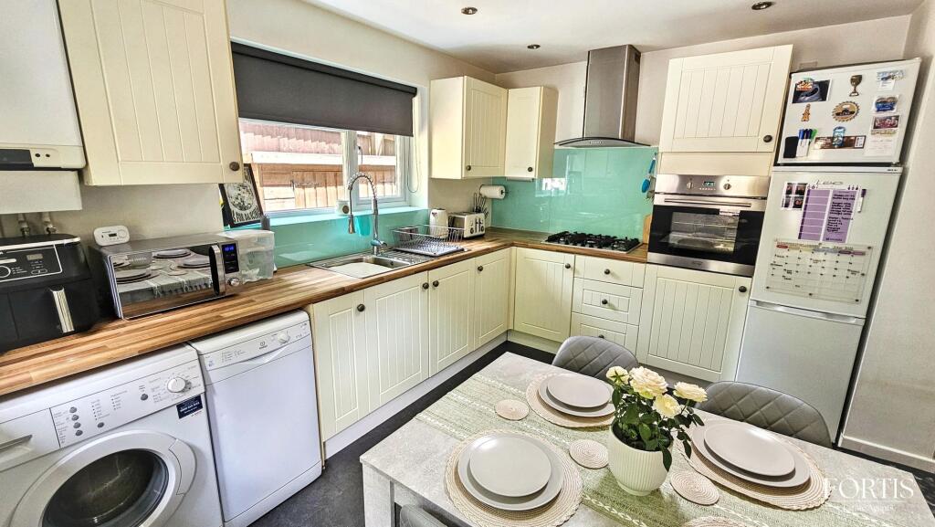 House in Cardiff, Pentrebane, Fairwater - More