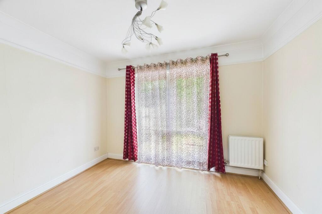 House in Slough - View 4