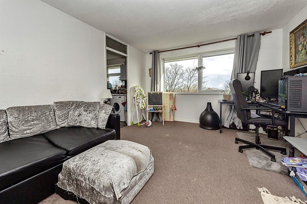 Apartment in Hemel Hempstead - View 2
